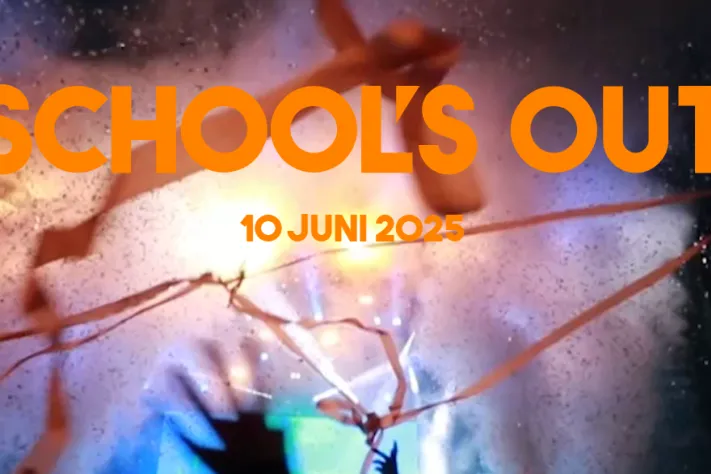 Schooh`s Out